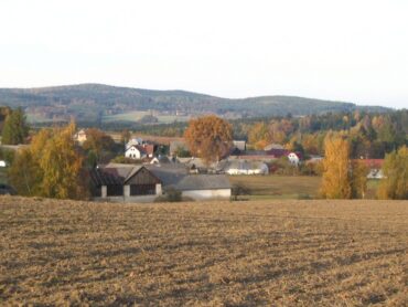 Meziklasí na konci min. století - ještě s gigantickým dubem uprostřed !